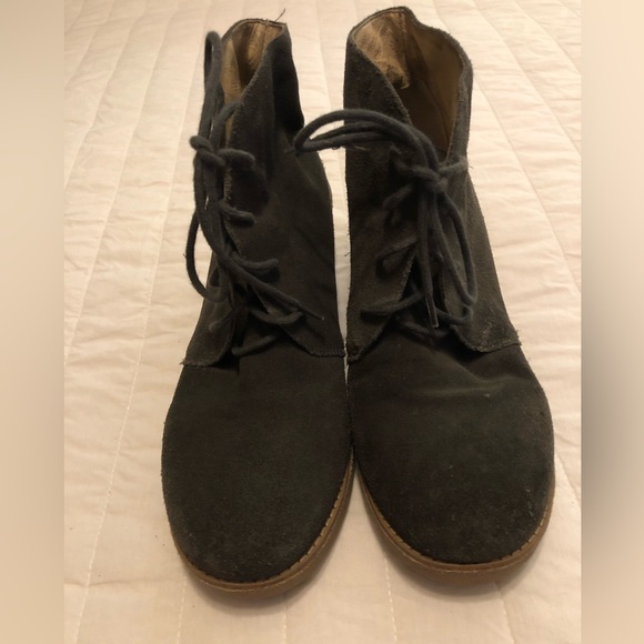 Eddie Bauer Shoes - Eddie Bauer leather and suede boots. Size Women’s 10M.